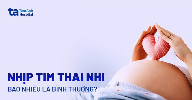 Bác sĩ theo dõi nhịp tim thai