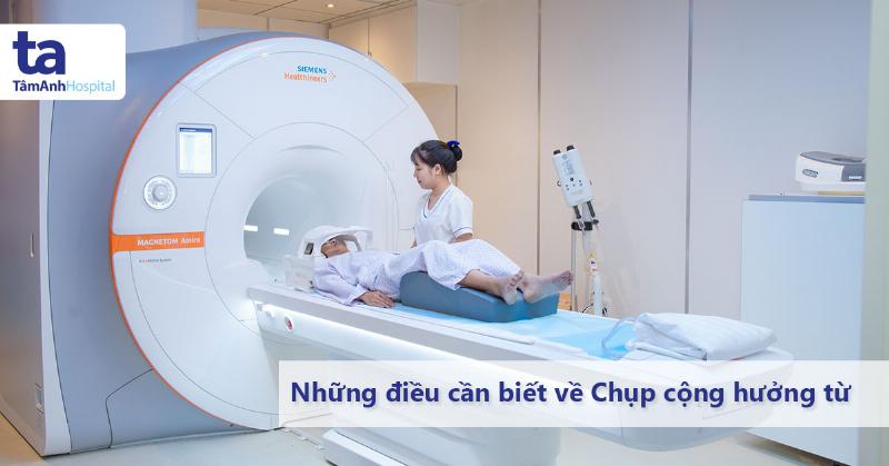 Hinh anh minh hoa mot bac si hoac y ta dang kiem tra cac thiet bi y te chuyen dung tai benh vien san nhi Hung Yen, the hien su chu trong vao an toan va chat luong