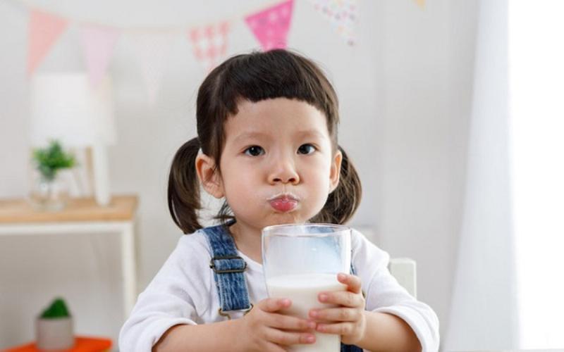 Các loại sữa tăng cân cho bé