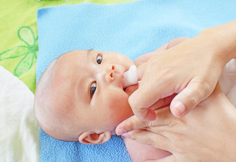 Hướng dẫn sử dụng thuốc rơ lưỡi cho trẻ sơ sinh an toàn và hiệu quả