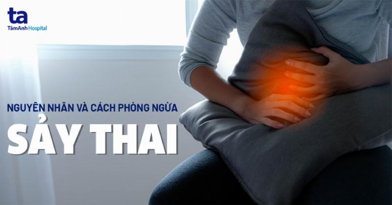 Hình ảnh minh họa các yếu tố ảnh hưởng đến cân nặng thai nhi 16 tuần, bao gồm thực phẩm bổ dưỡng, gen di truyền, và sự chăm sóc y tế.