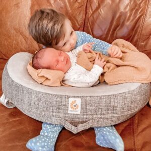 Gối cho bé bú Ergobaby Pillow Xám chính hãng