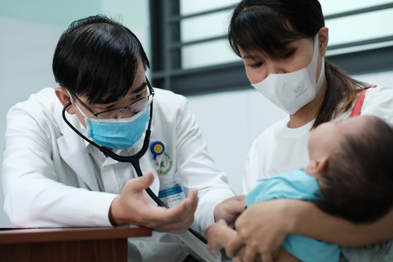 Bệnh Viện Nhi Đồng Nai - Bác Sĩ Khám Bệnh